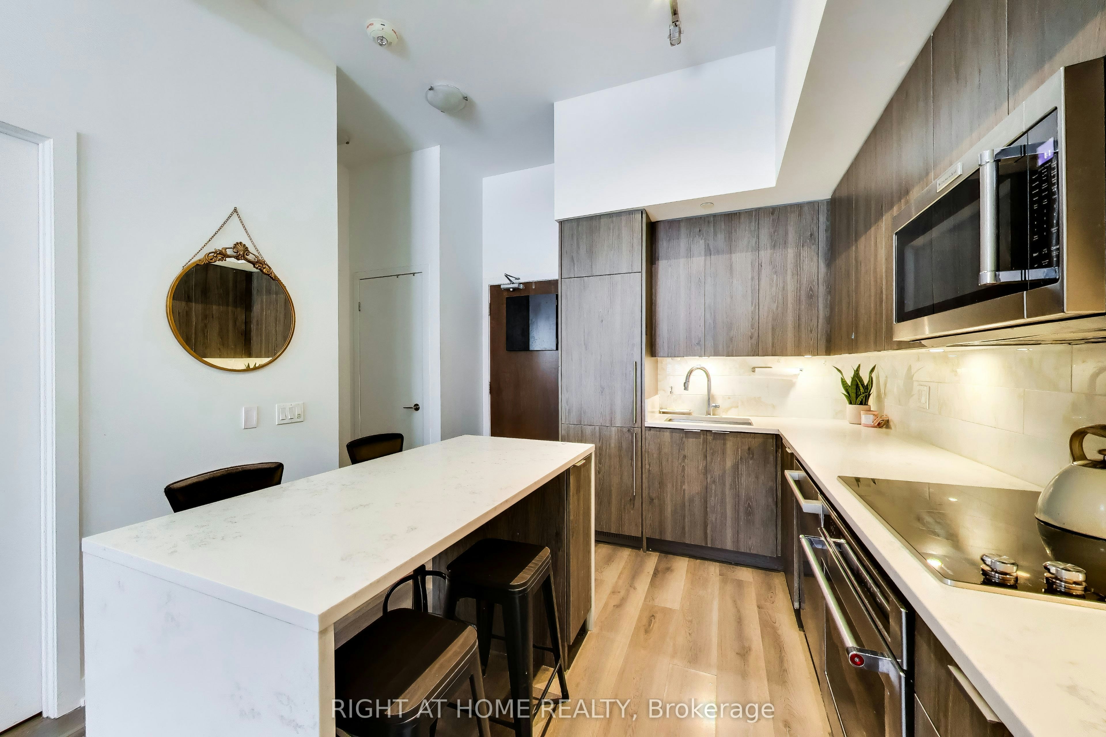 113-38 Iannuzzi Street, Toronto, ON, M5V 0S2 - 7