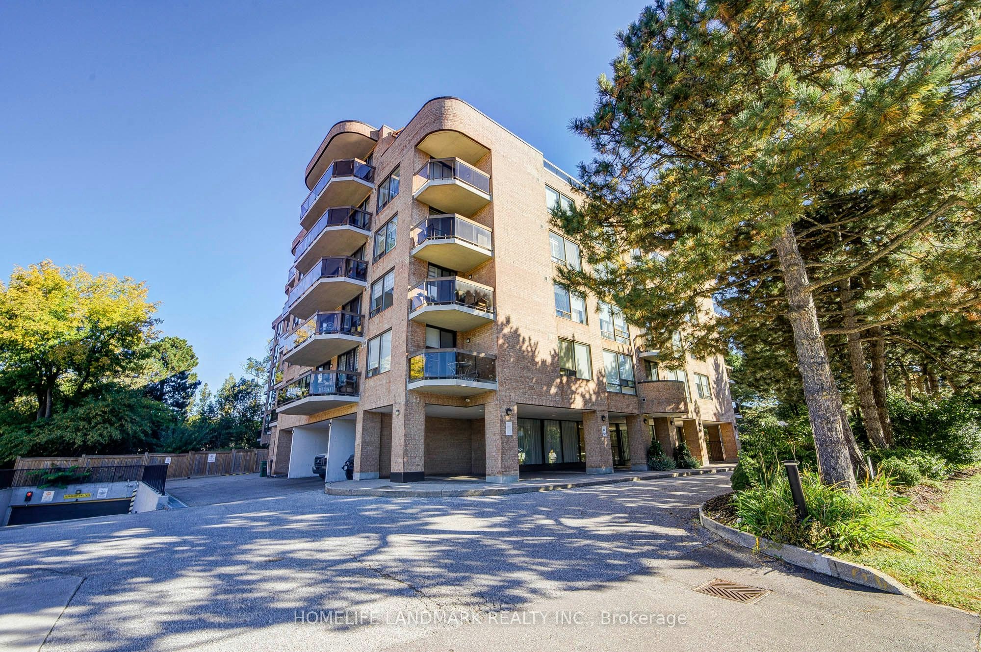 301-96 Fifeshire Road, Toronto, ON, M2L 2X9 - 2