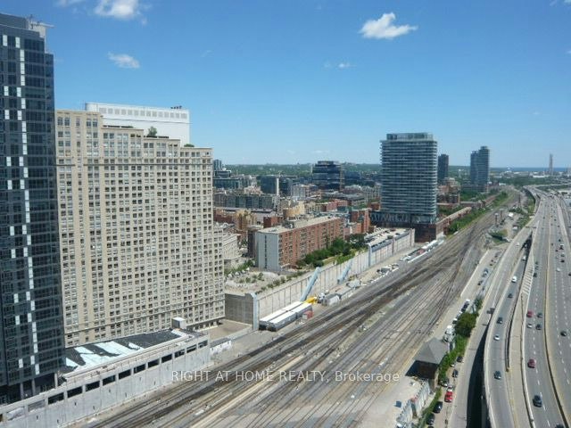 2807-18 Yonge Street, Toronto, ON, M5E 1Z8 - 2