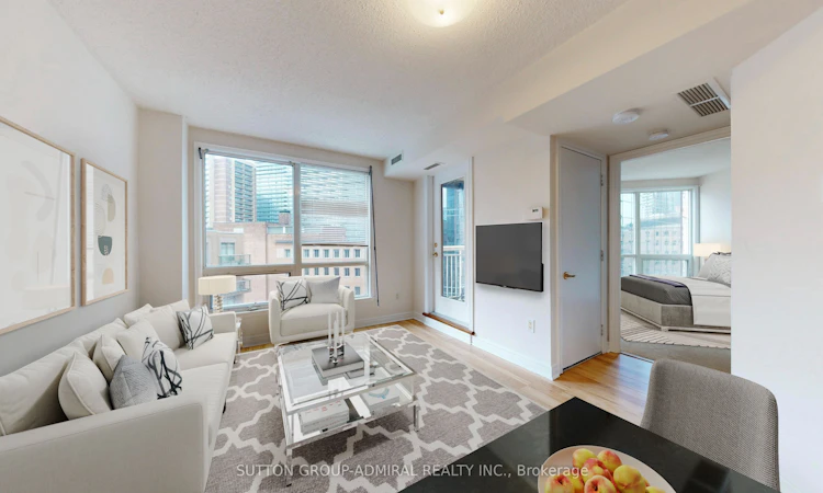 812-100 Hayden Street