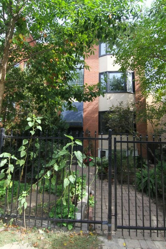 2-337 Seaton Street, Toronto, ON, M5A 2T6
