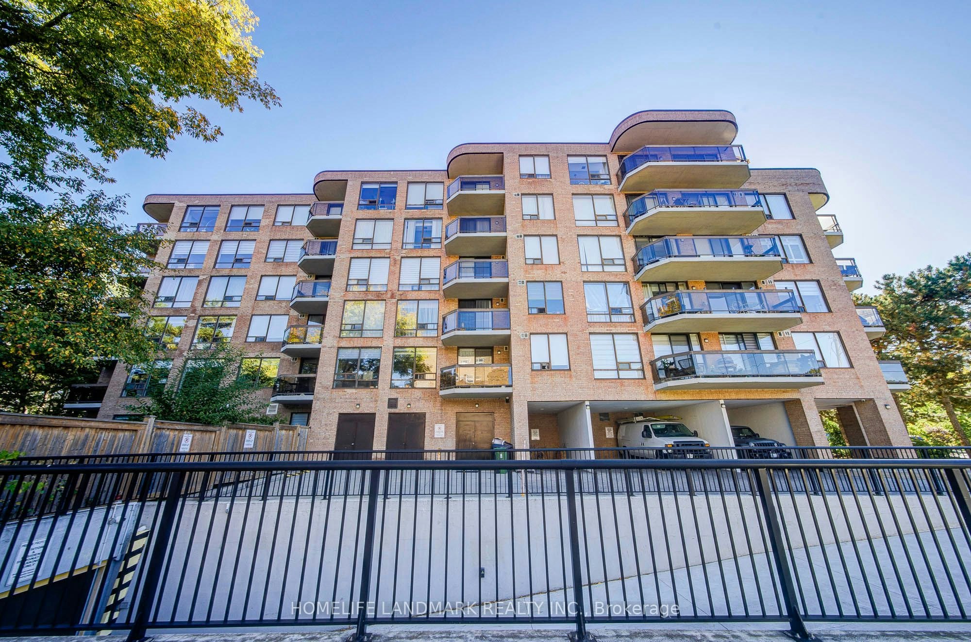 301-96 Fifeshire Road, Toronto, ON, M2L 2X9
