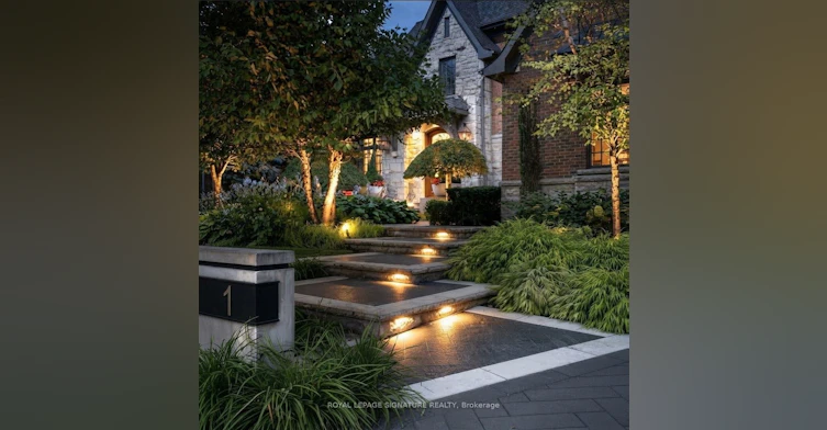 1 Oakley Place, Toronto, ON, M2P 2G3