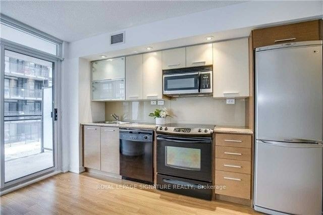 623-8 Telegram Mews, Toronto, ON, M5V 3Z5
