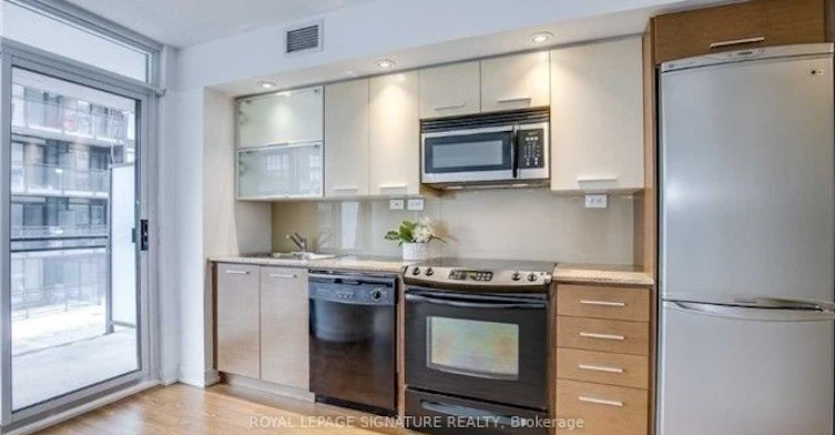 623-8 Telegram Mews, Toronto, ON, M5V 3Z5