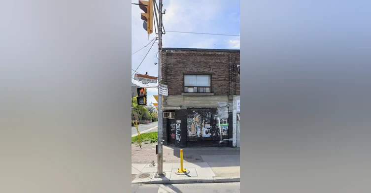 1747 Eglinton Avenue, Toronto, ON, M6E 2H7