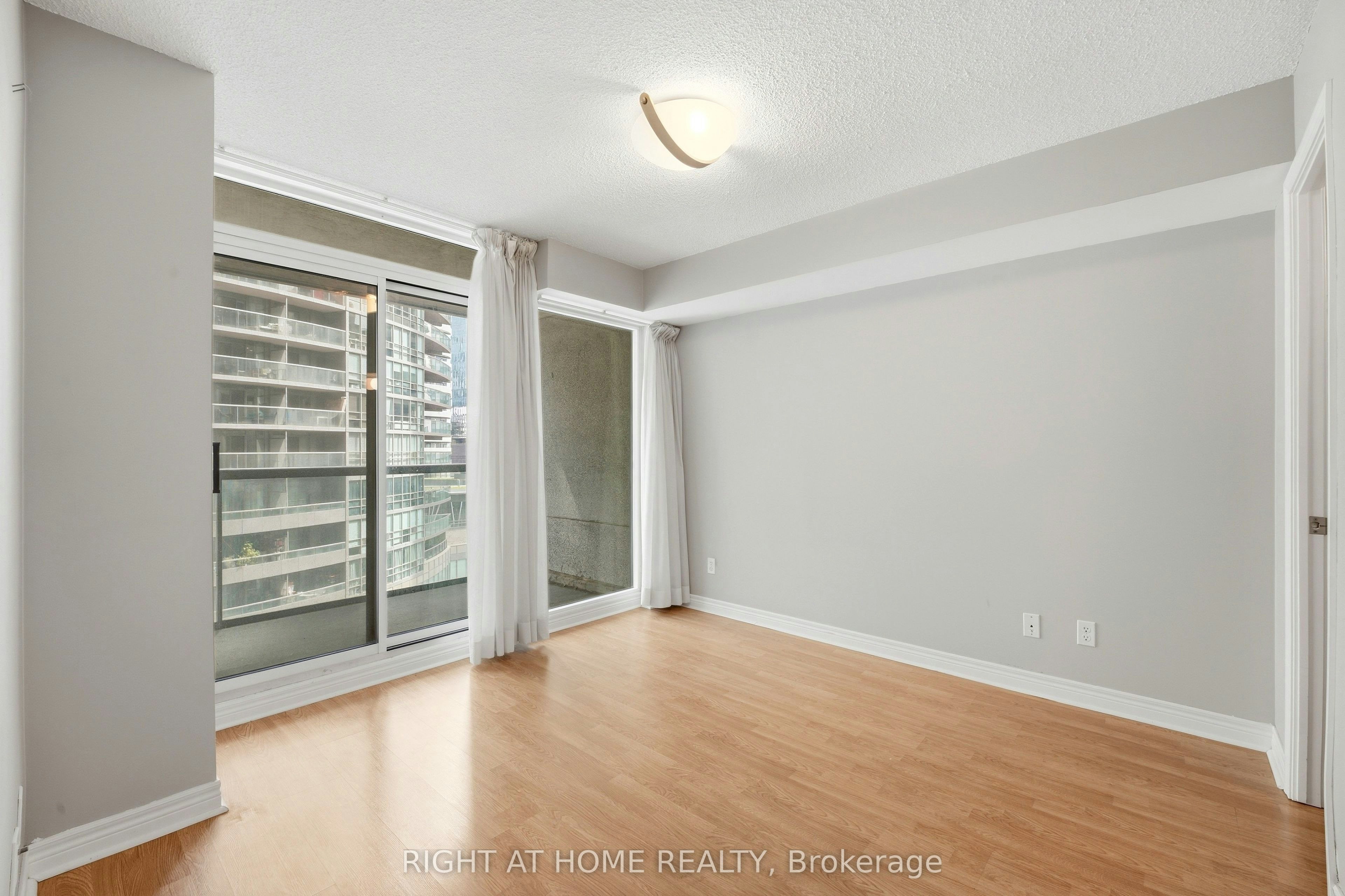 701-51 Lower Simcoe Street, Toronto, ON, M5J 3A2 - 9