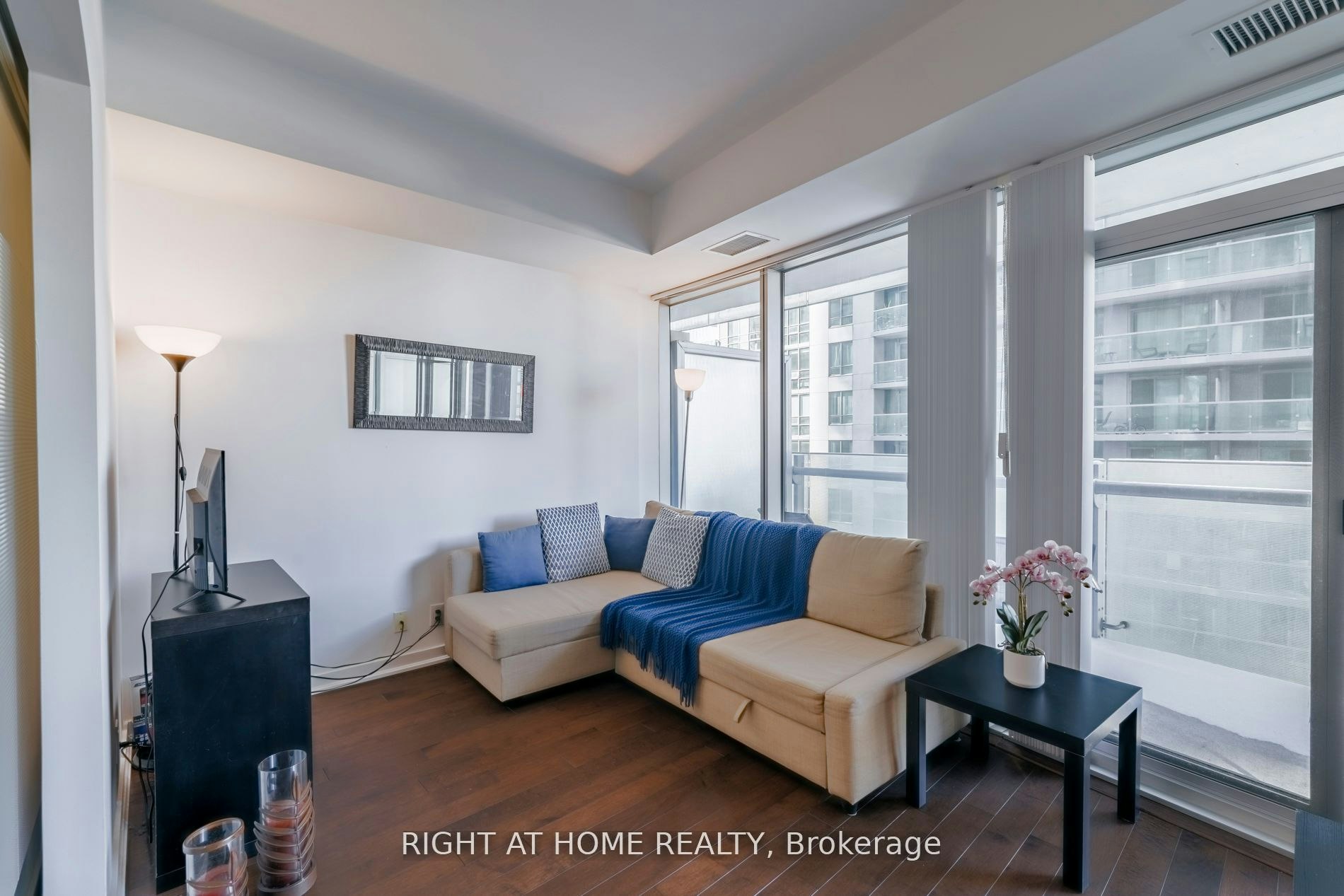 1906-12 York Street, Toronto, ON, M5J 0A9 - 3