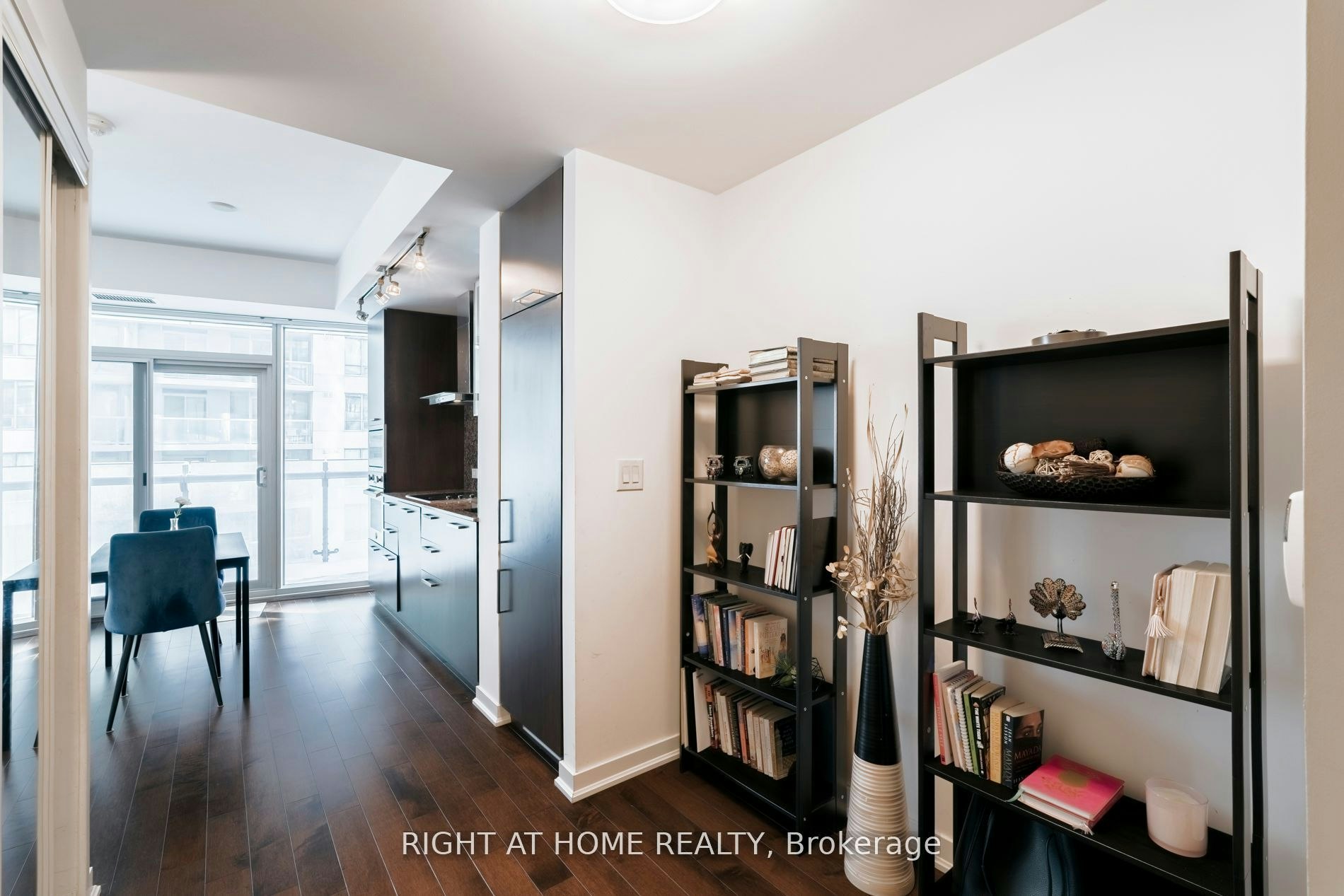 1906-12 York Street, Toronto, ON, M5J 0A9 - 2