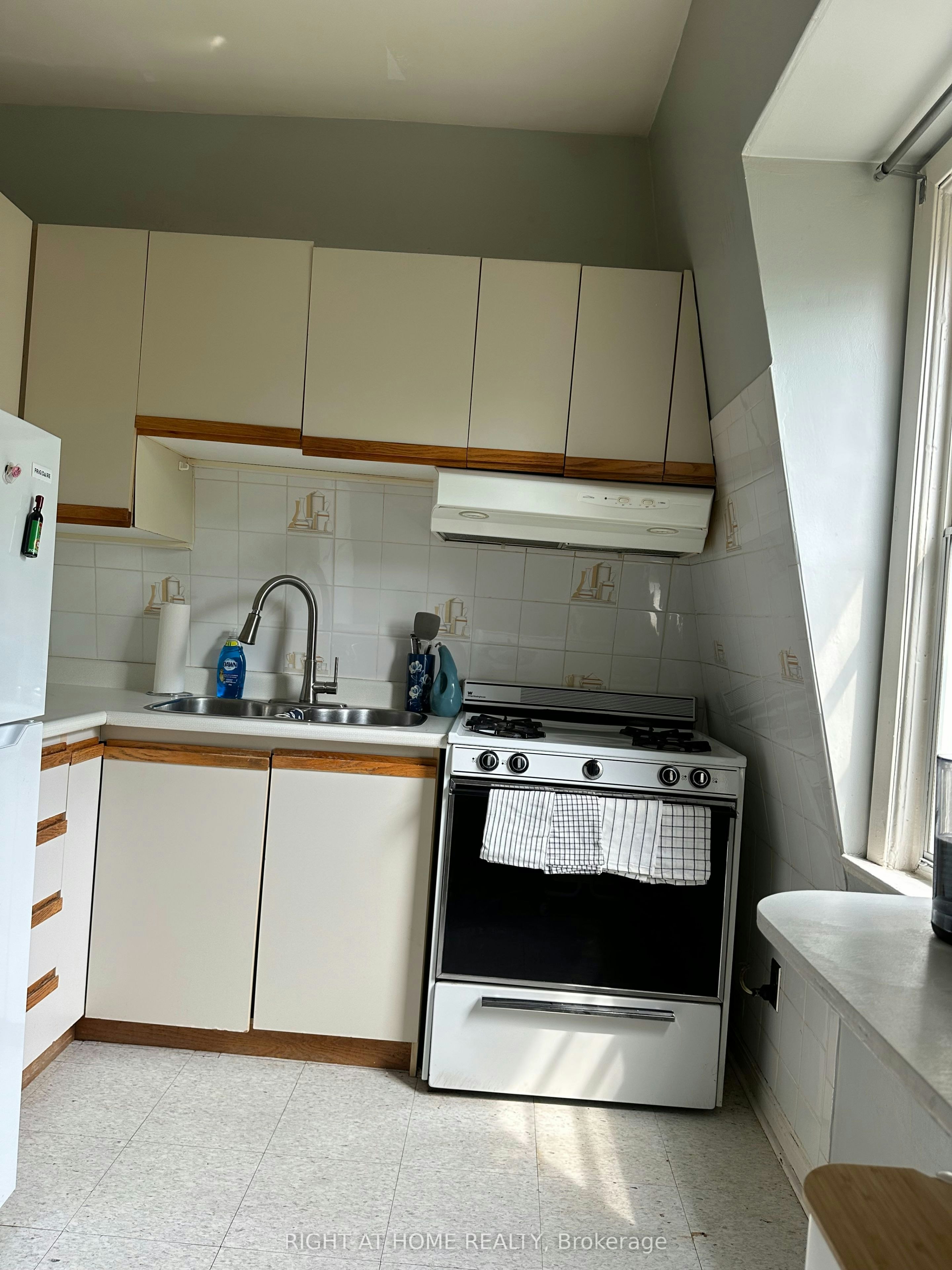 Apt A-483 Manning Avenue, Toronto, ON, M6G 2V8 - 9