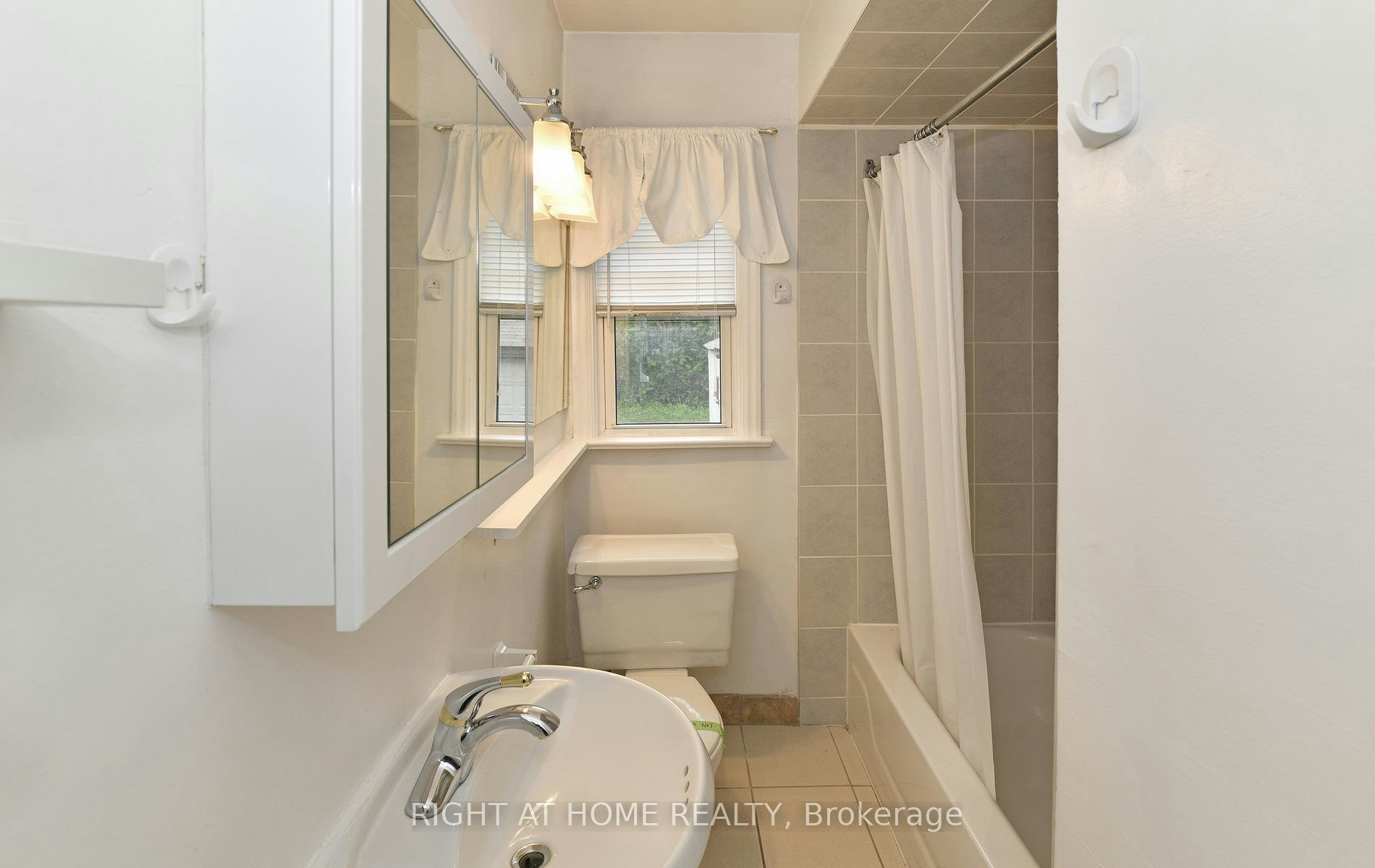 234 Poyntz Avenue, Toronto, ON, M2N 1J7 - 12