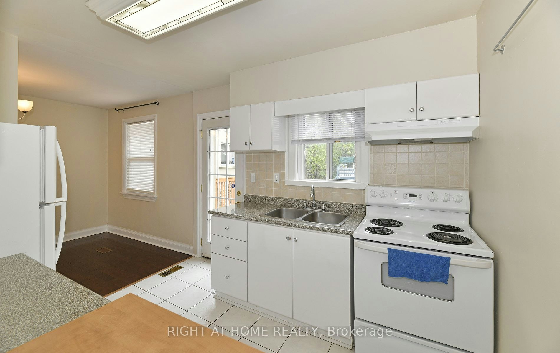 234 Poyntz Avenue, Toronto, ON, M2N 1J7 - 9