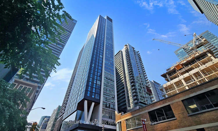 #501-357 King Street W