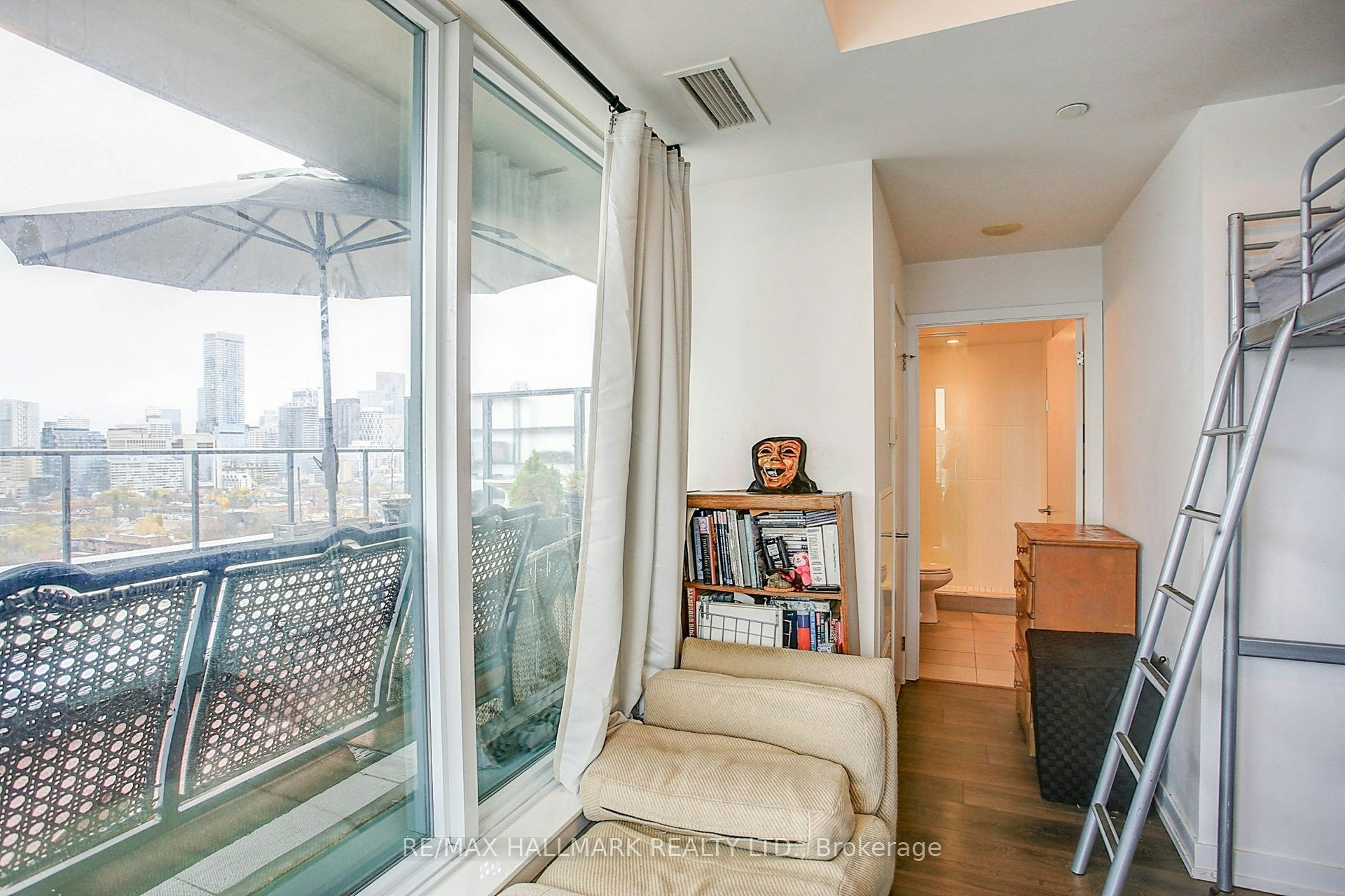 1608-297 College Street, Toronto, ON, M5T 0C2 - 6