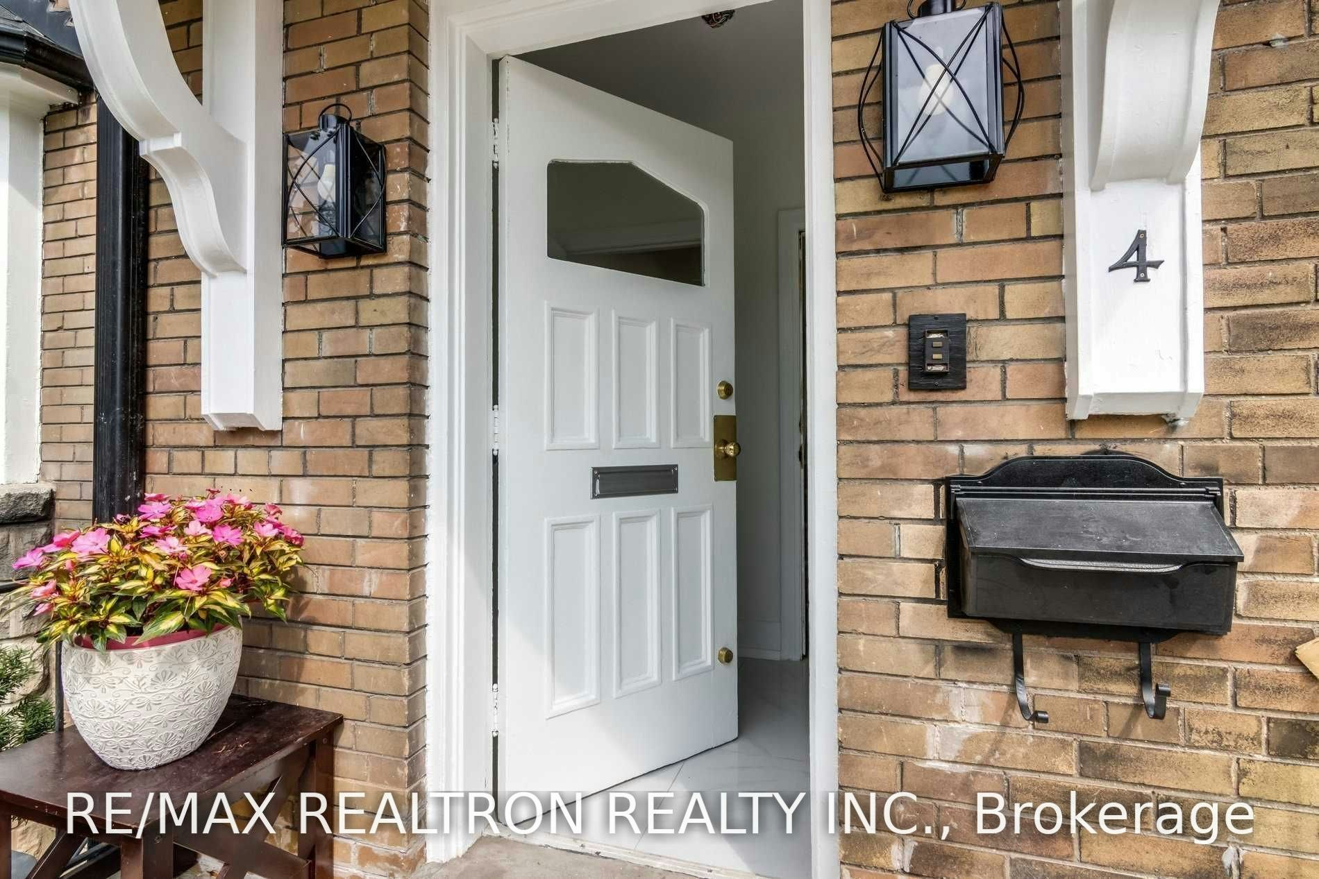 Upper-4 Hillholm Road, Toronto, ON, M5P 1M2 - 3