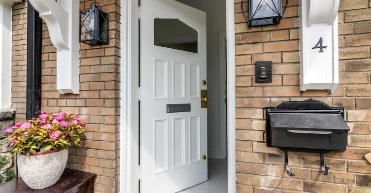 Upper-4 Hillholm Road, Toronto, ON, M5P 1M2 - 3