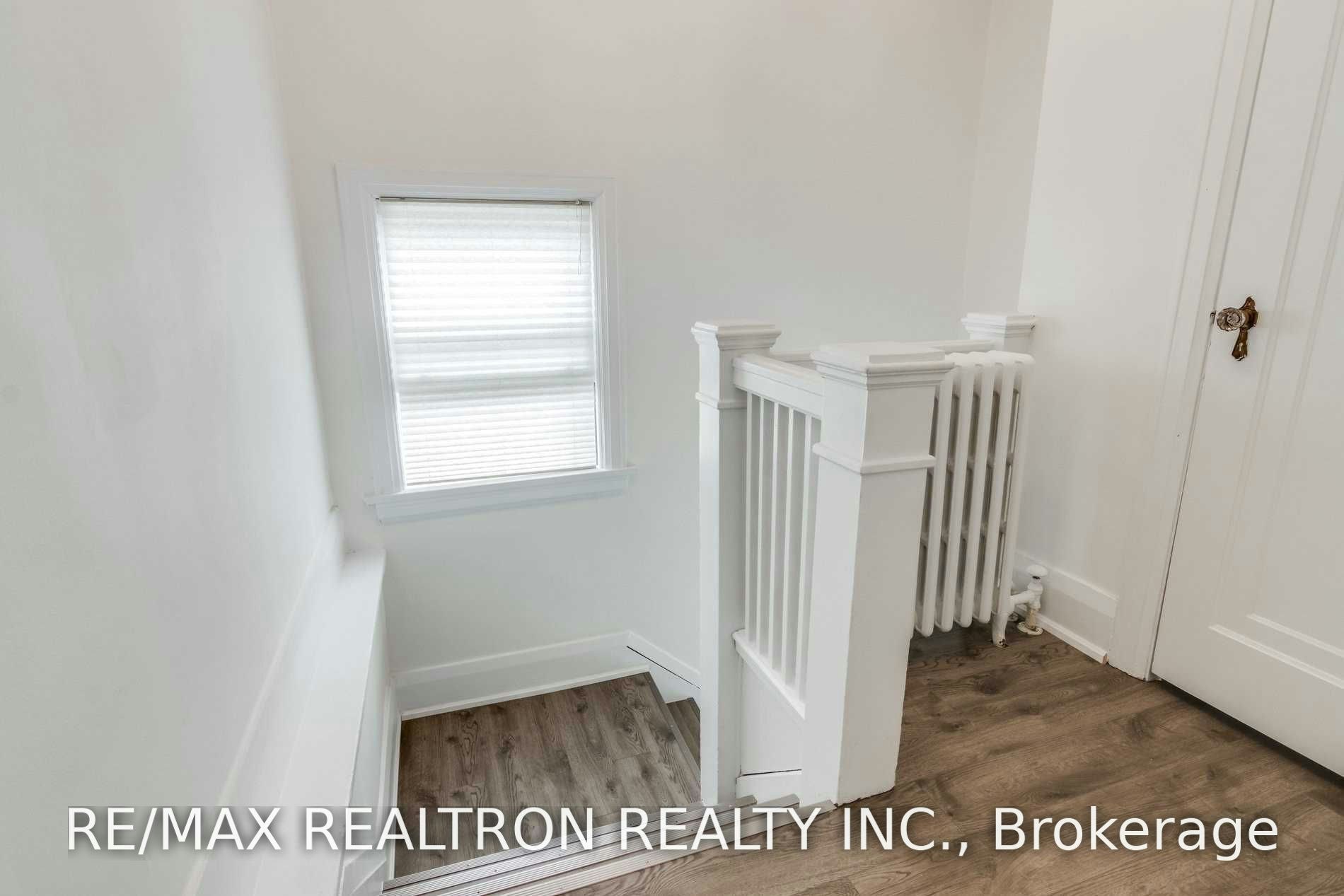 Upper-4 Hillholm Road, Toronto, ON, M5P 1M2 - 5