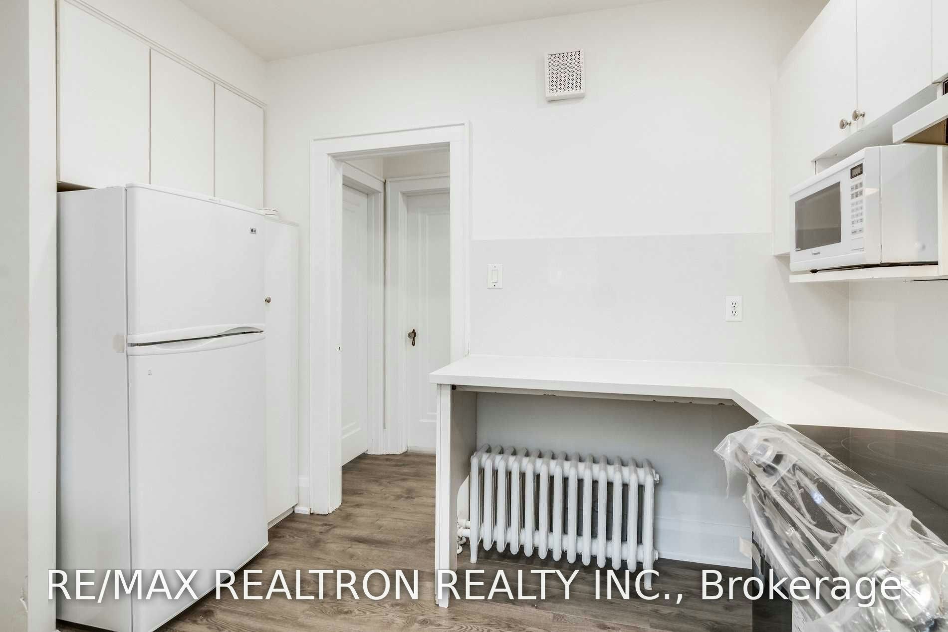 Upper-4 Hillholm Road, Toronto, ON, M5P 1M2 - 16