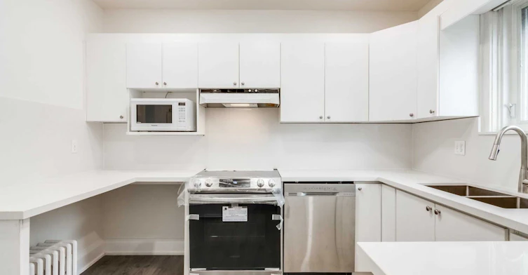Upper-4 Hillholm Road, Toronto, ON, M5P 1M2 - 14