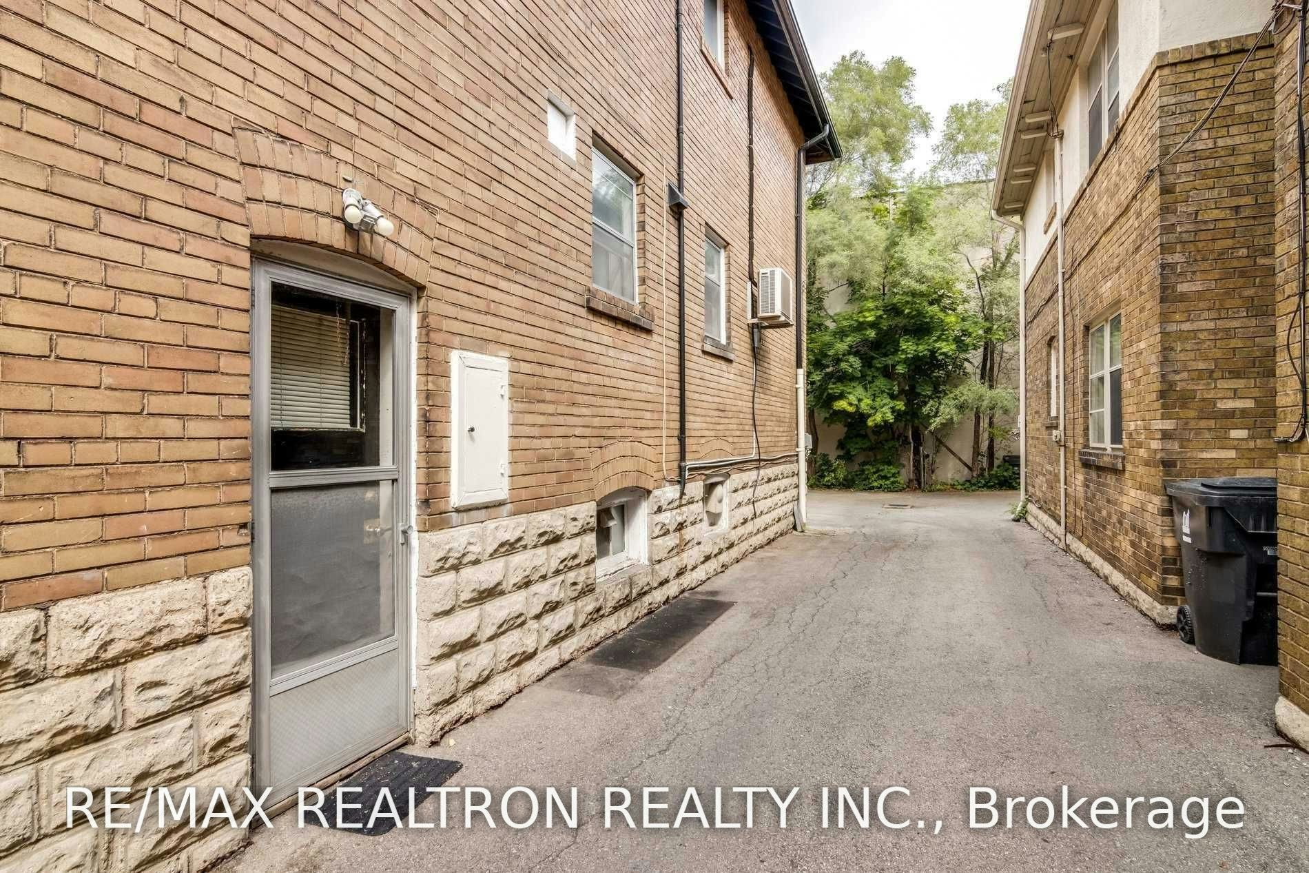 Upper-4 Hillholm Road, Toronto, ON, M5P 1M2 - 34