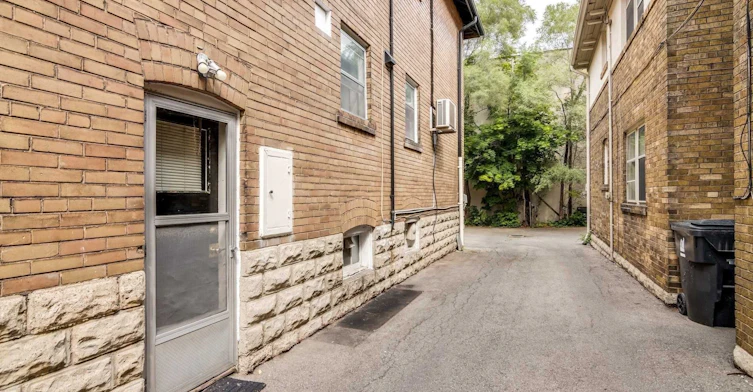 Upper-4 Hillholm Road, Toronto, ON, M5P 1M2 - 34