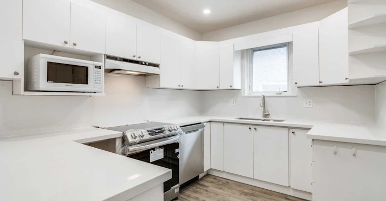 Upper-4 Hillholm Road, Toronto, ON, M5P 1M2 - 13
