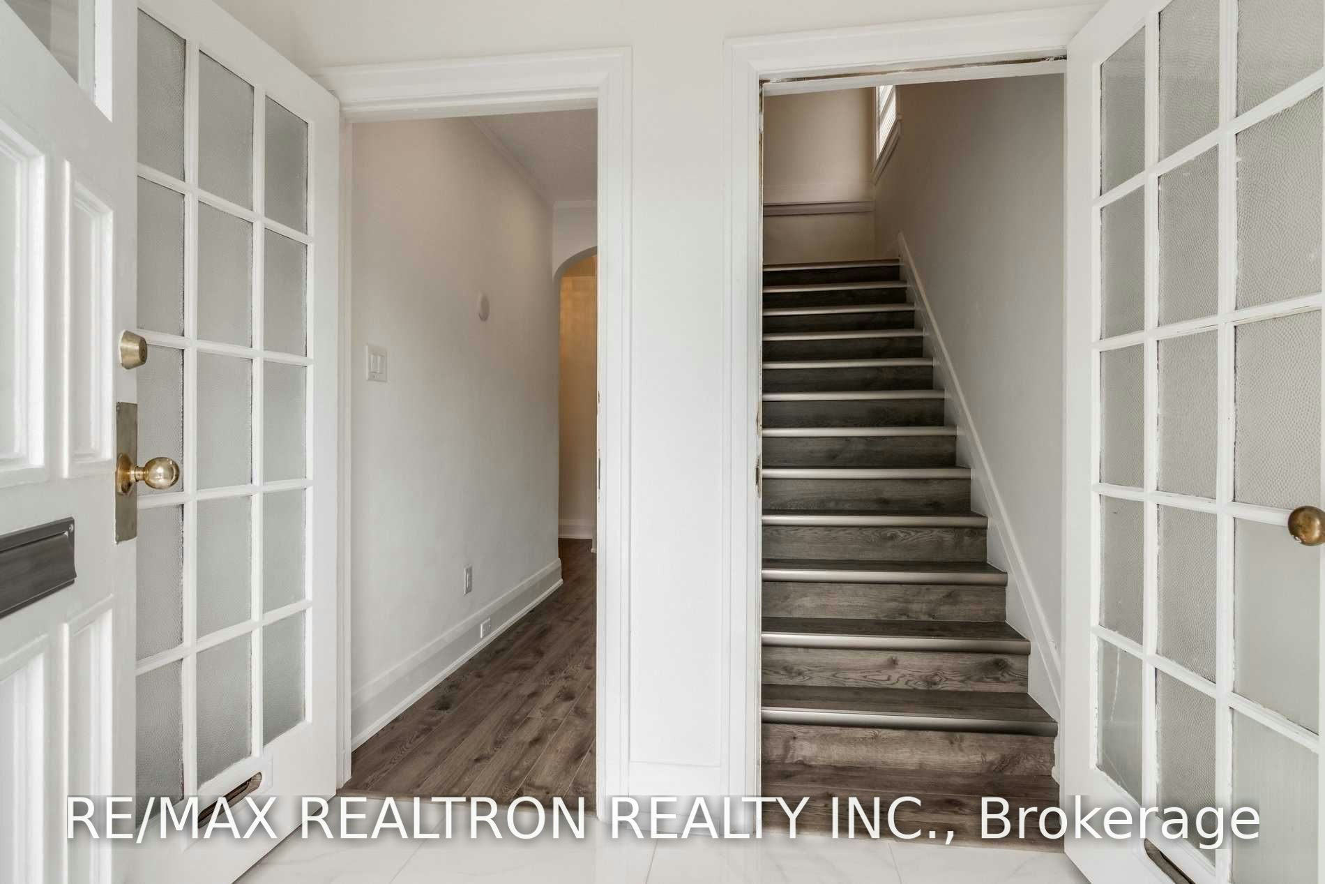 Upper-4 Hillholm Road, Toronto, ON, M5P 1M2 - 4