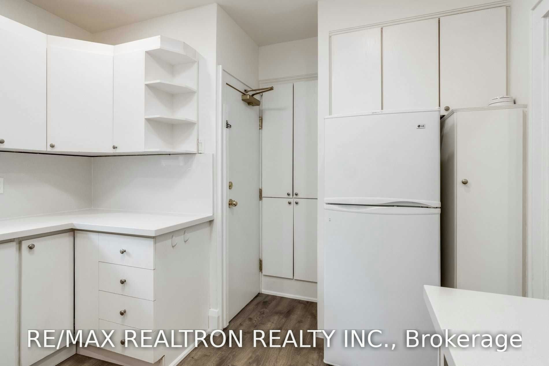 Upper-4 Hillholm Road, Toronto, ON, M5P 1M2 - 17