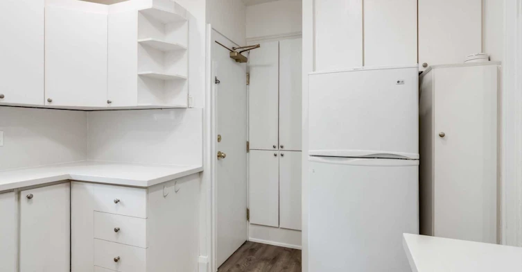 Upper-4 Hillholm Road, Toronto, ON, M5P 1M2 - 17