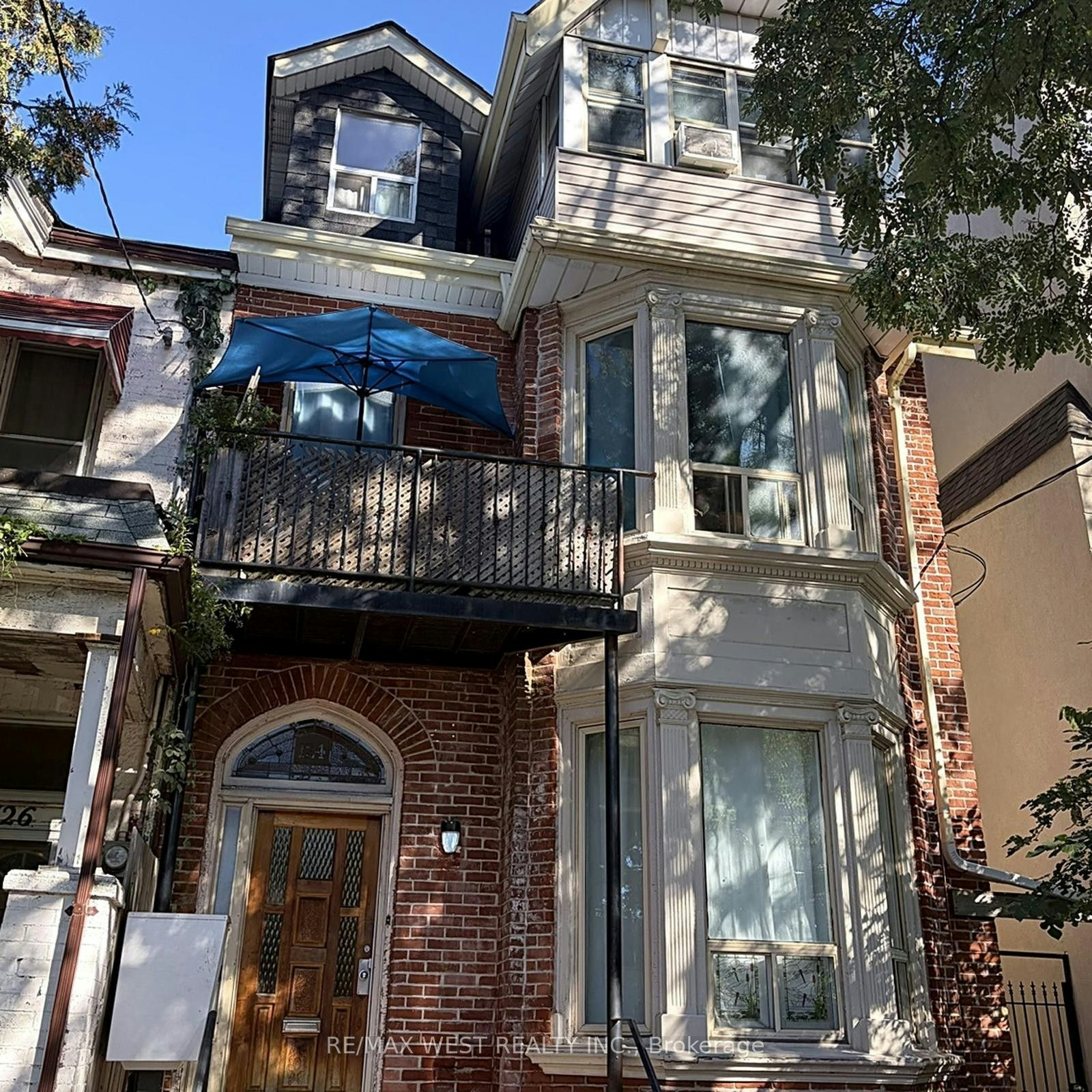 124 Baldwin Street, Toronto, ON, M5T 1L6