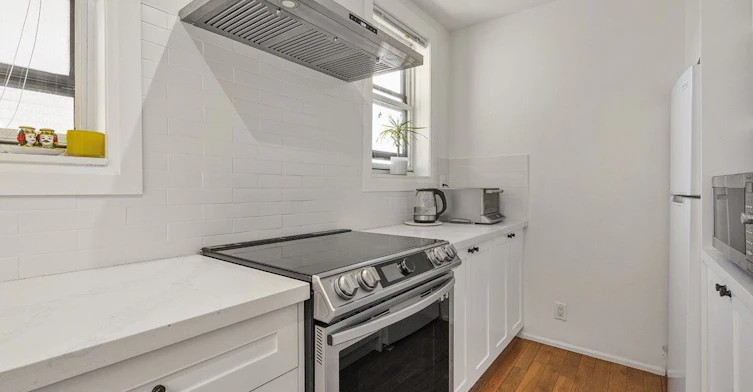 2nd & 3rd Floor-14B Glenview Avenue, Toronto, ON, M4R 1P6 - 11