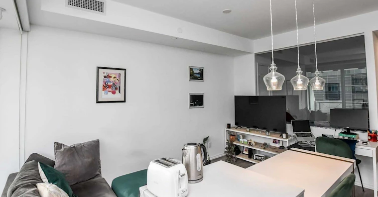 1504-197 Yonge Street, Toronto, ON, M5B 1M4 - 7