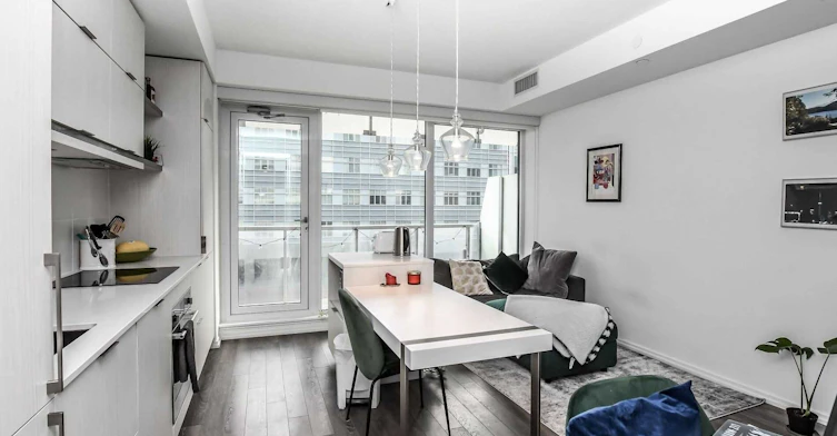 1504-197 Yonge Street, Toronto, ON, M5B 1M4 - 5