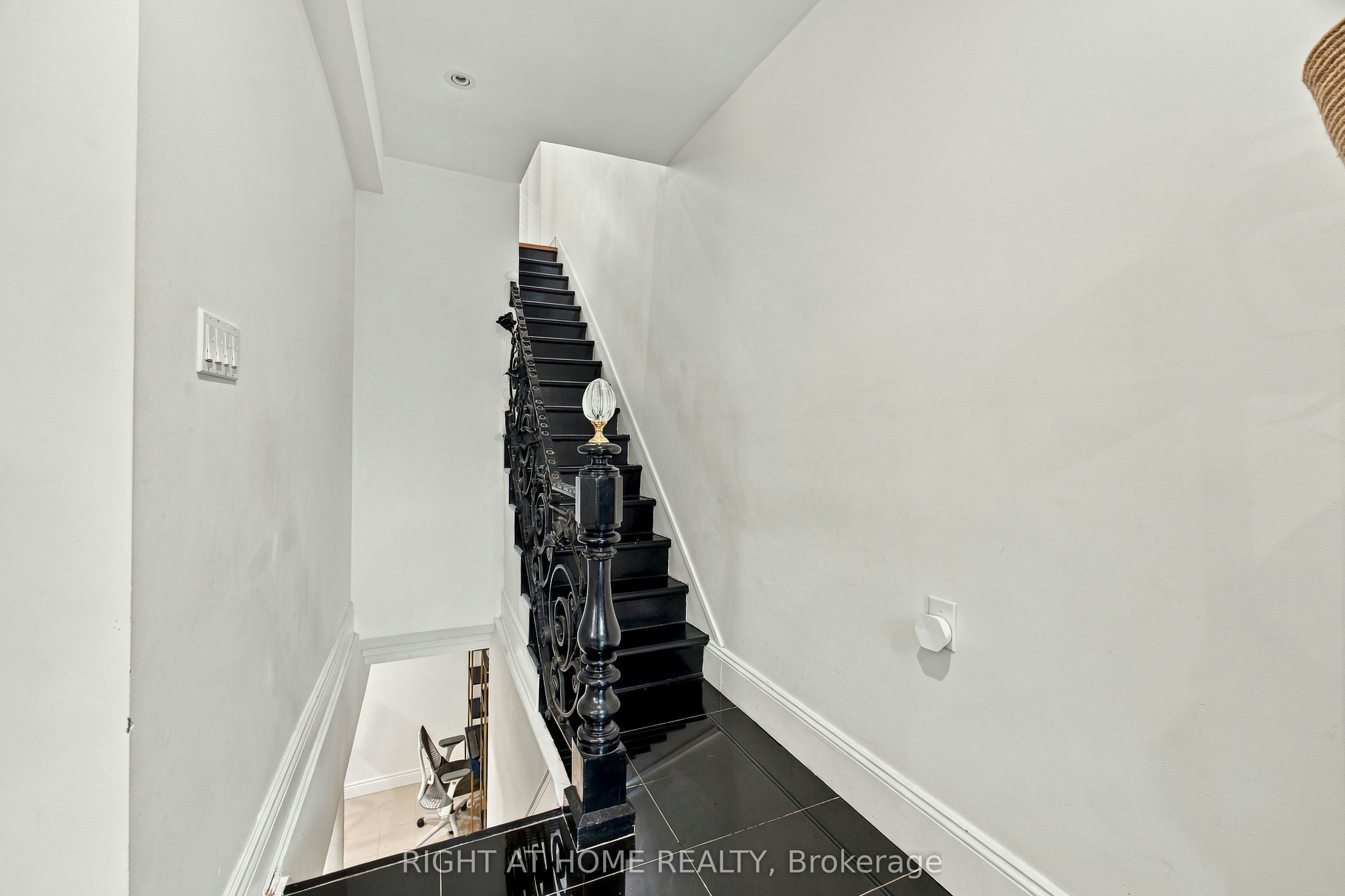 23 New Street, Toronto, ON, M5R 1P7 - 11