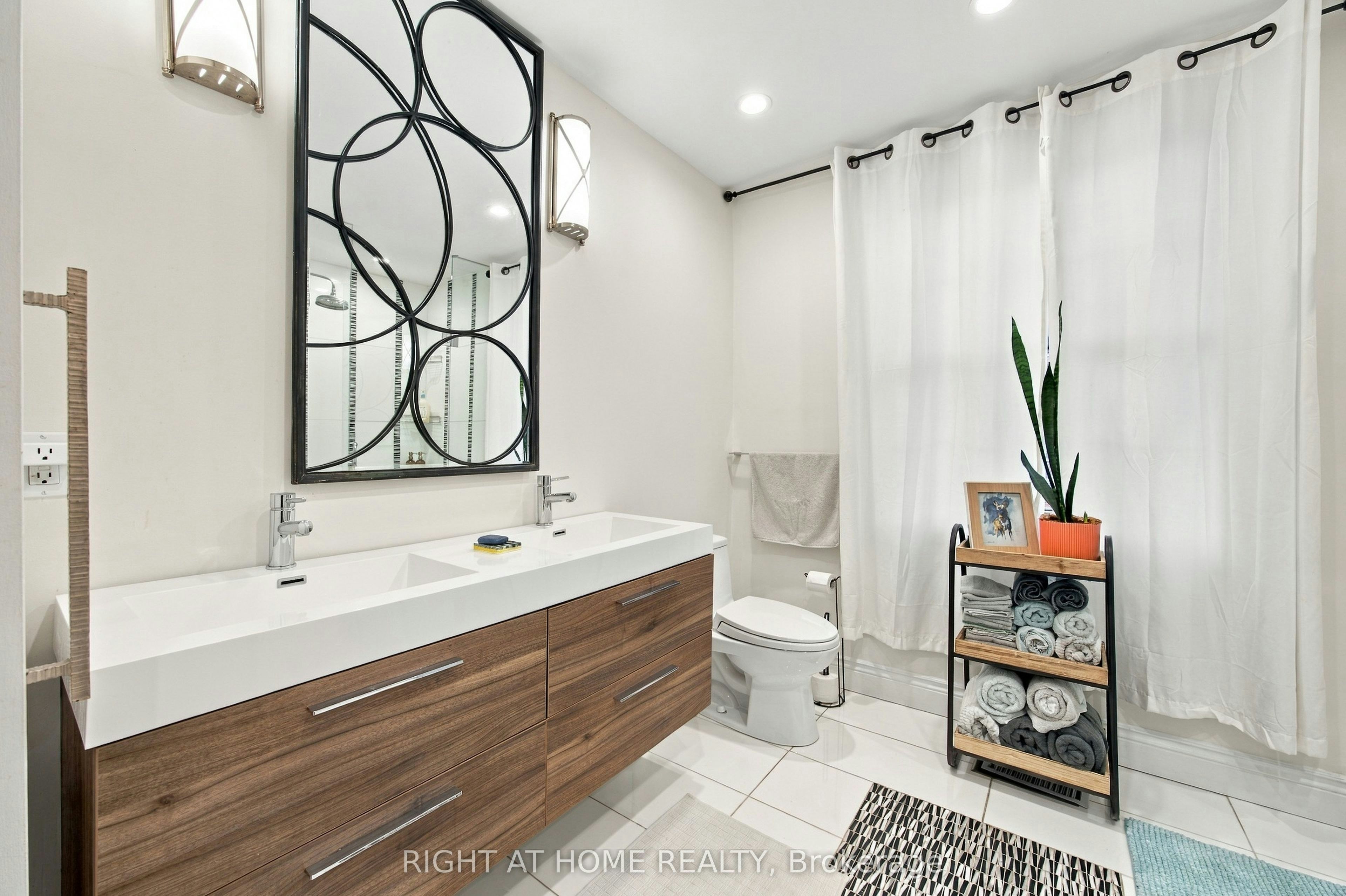 23 New Street, Toronto, ON, M5R 1P7 - 16