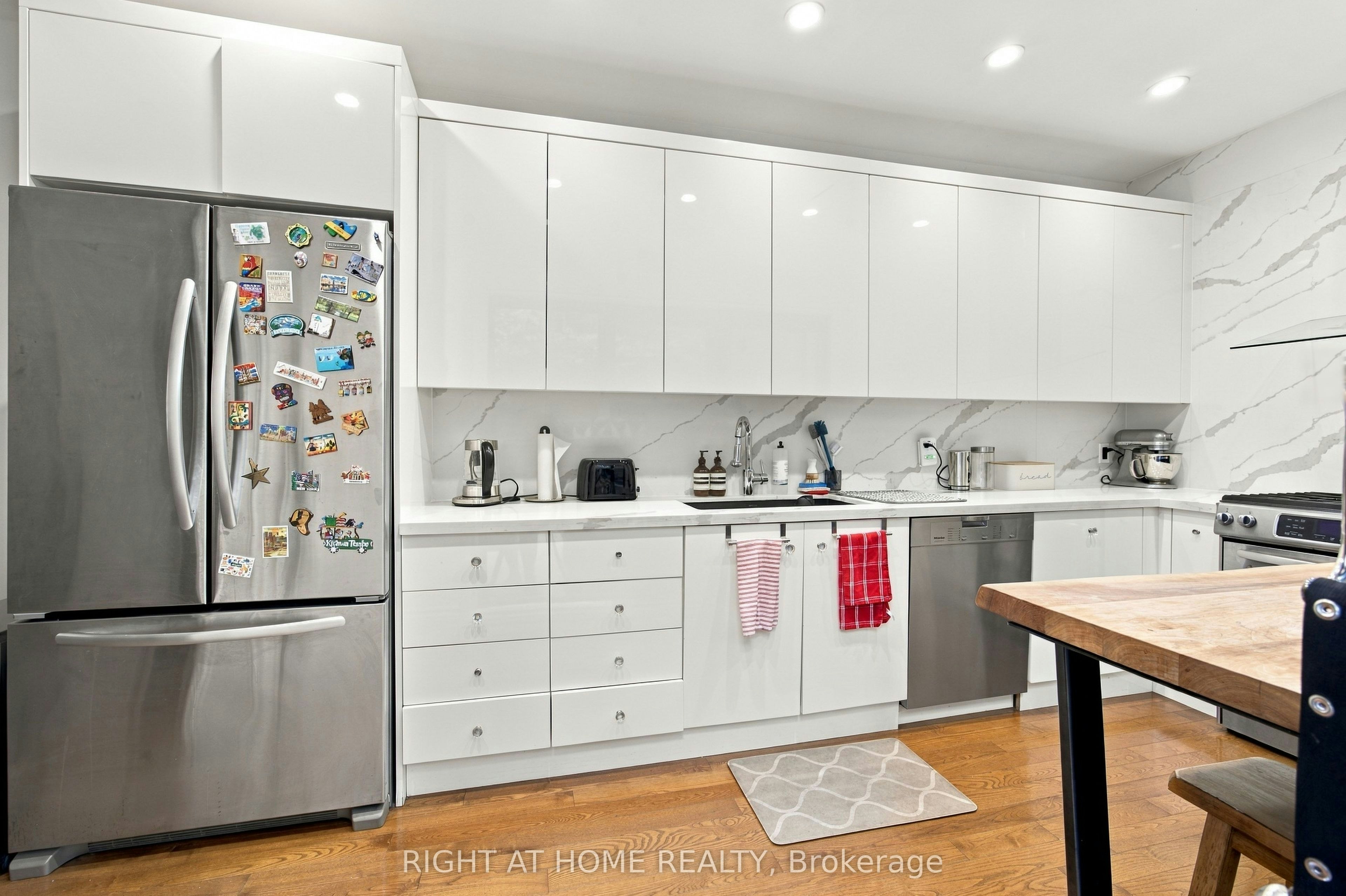 23 New Street, Toronto, ON, M5R 1P7 - 8