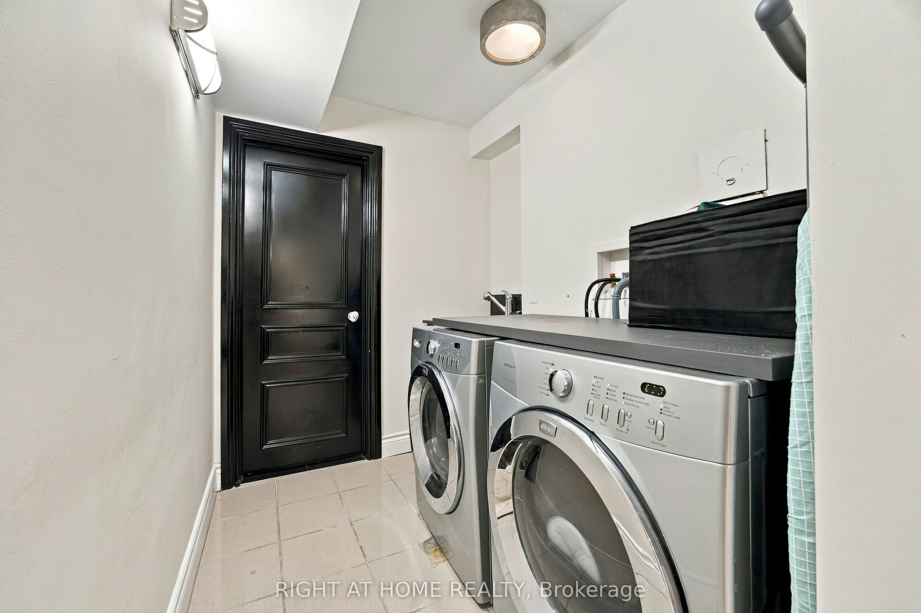 23 New Street, Toronto, ON, M5R 1P7 - 25
