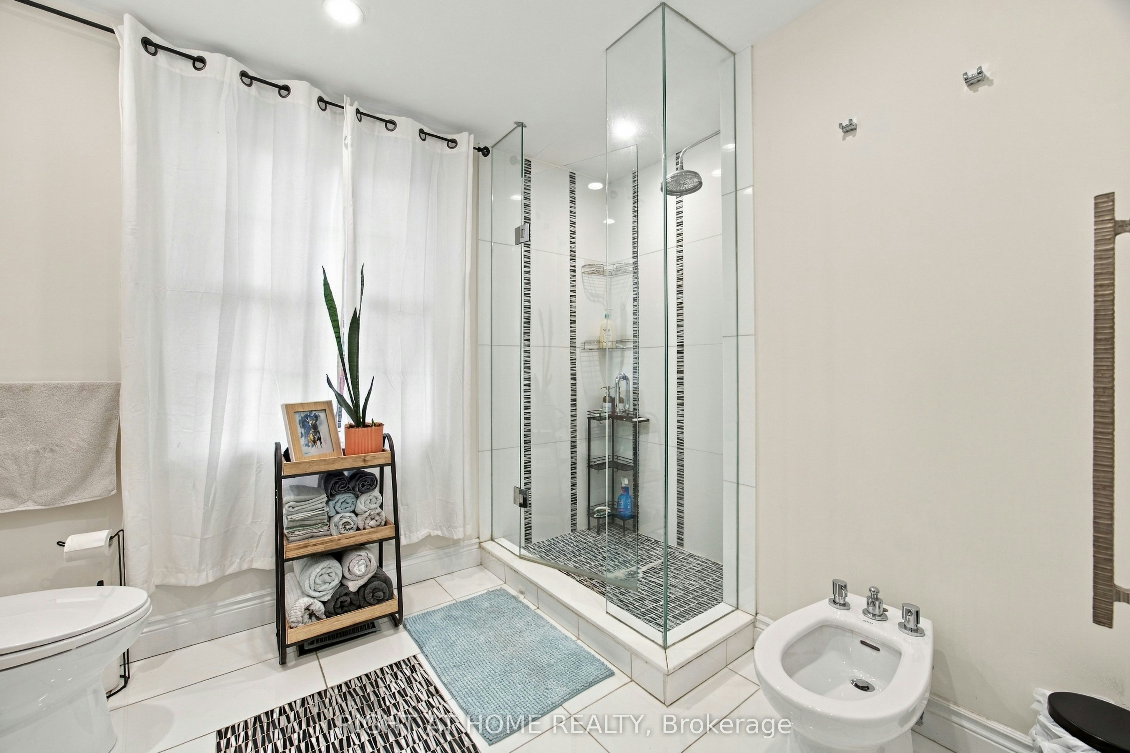 23 New Street, Toronto, ON, M5R 1P7 - 17