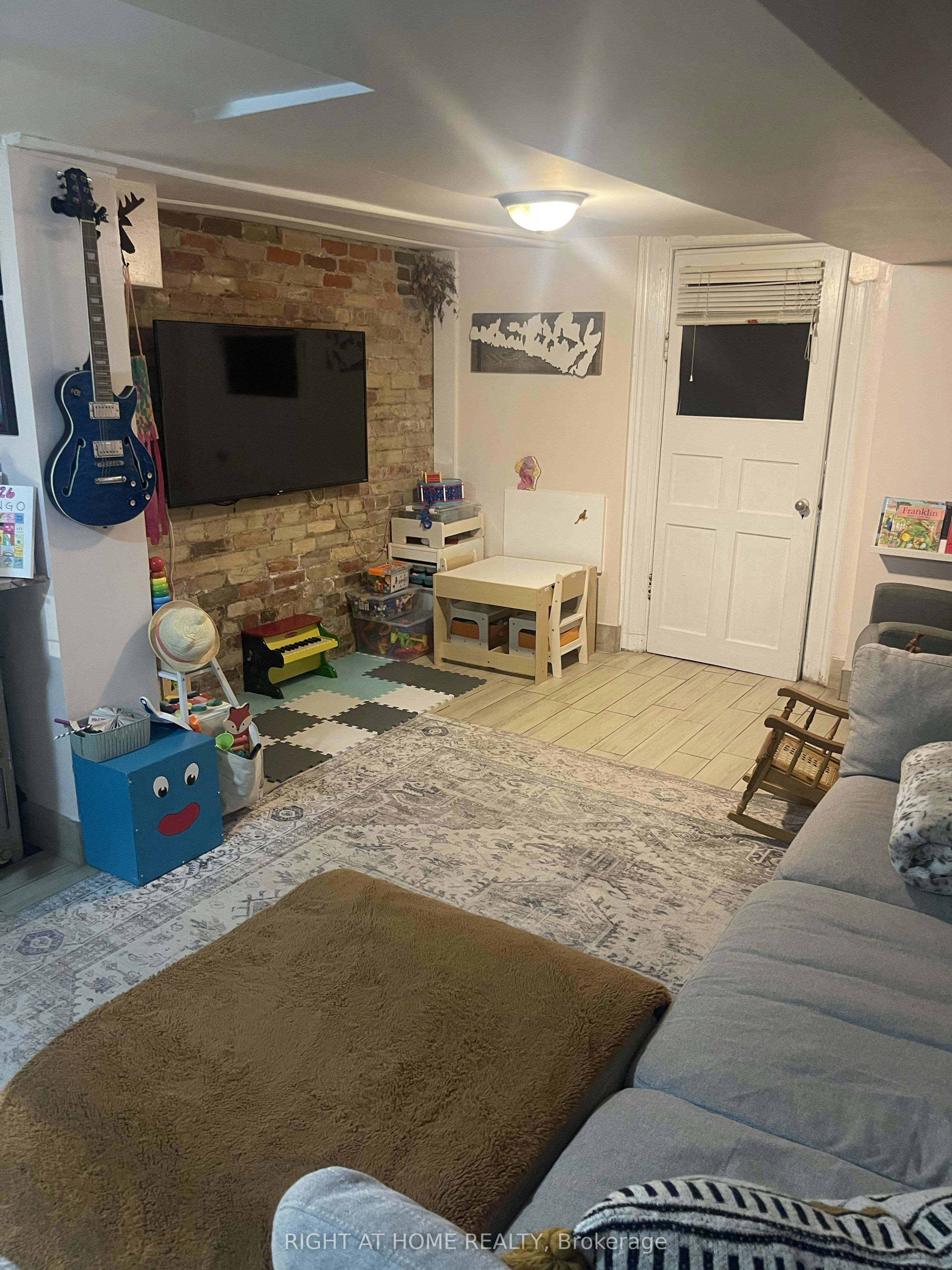 Lower Level-109 Lippincott Street, Toronto, ON, M5S 2P2 - 2