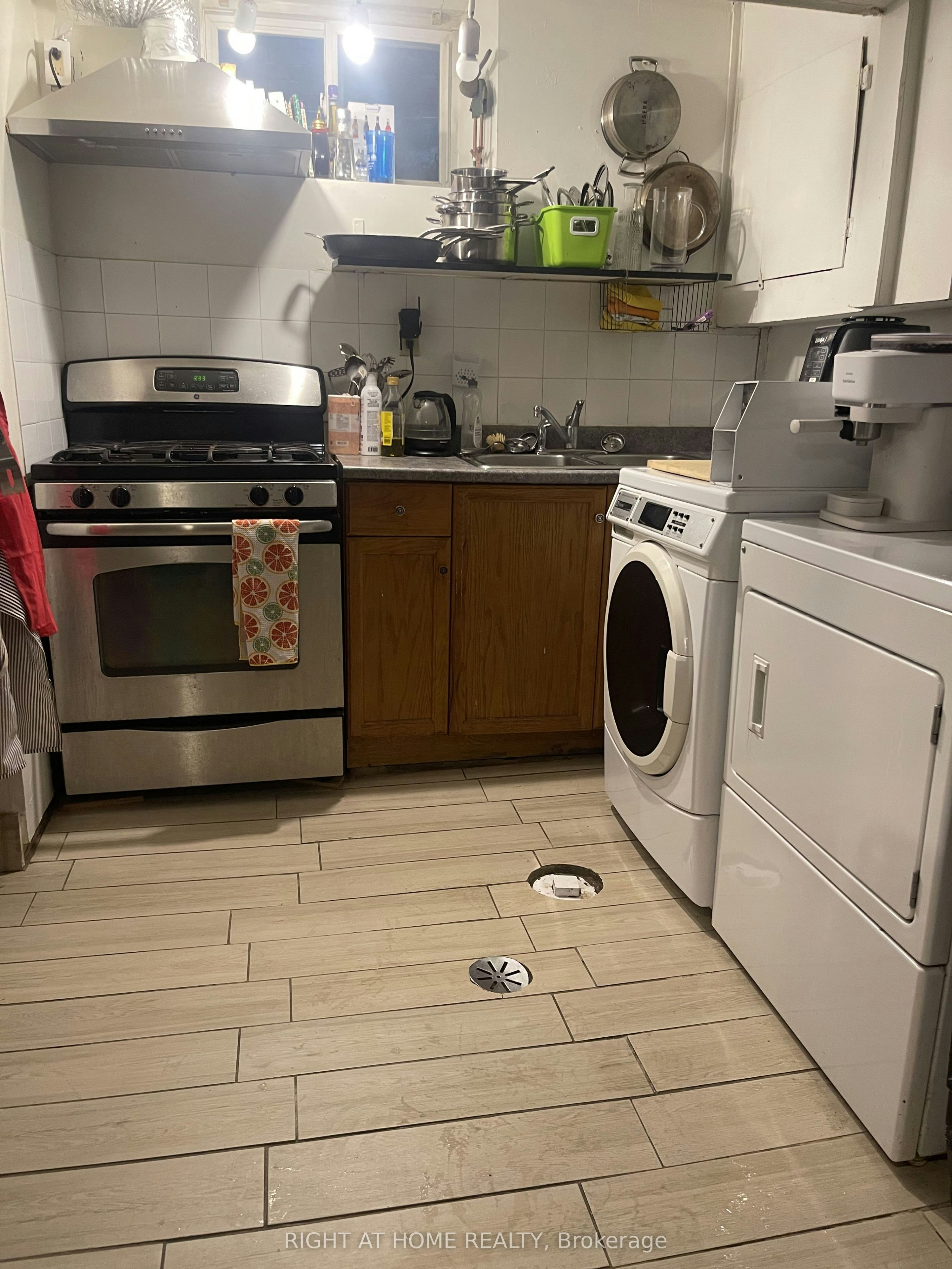 Lower Level-109 Lippincott Street, Toronto, ON, M5S 2P2 - 9