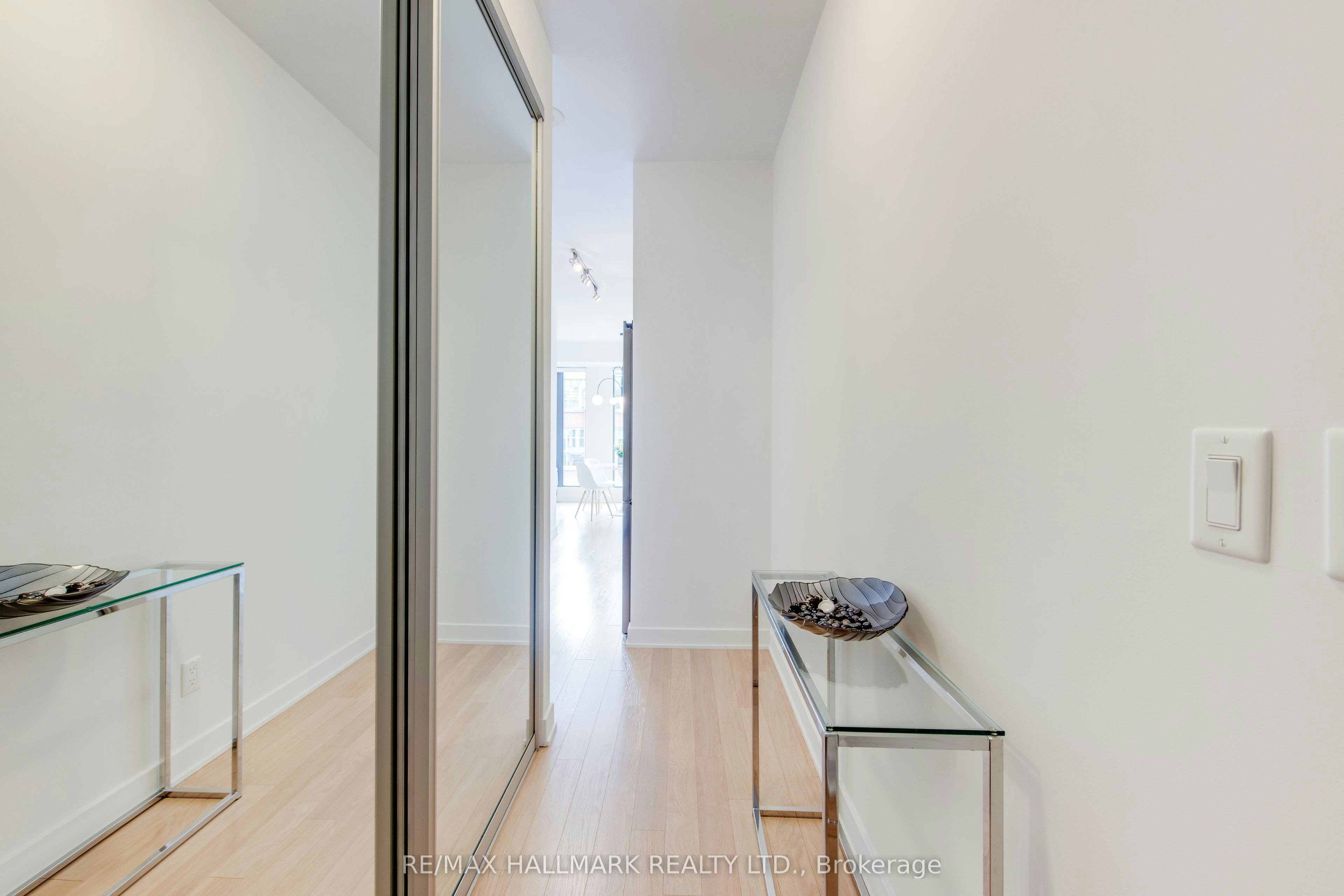 702-32 Camden Street, Toronto, ON, M5V 1V1 - 4