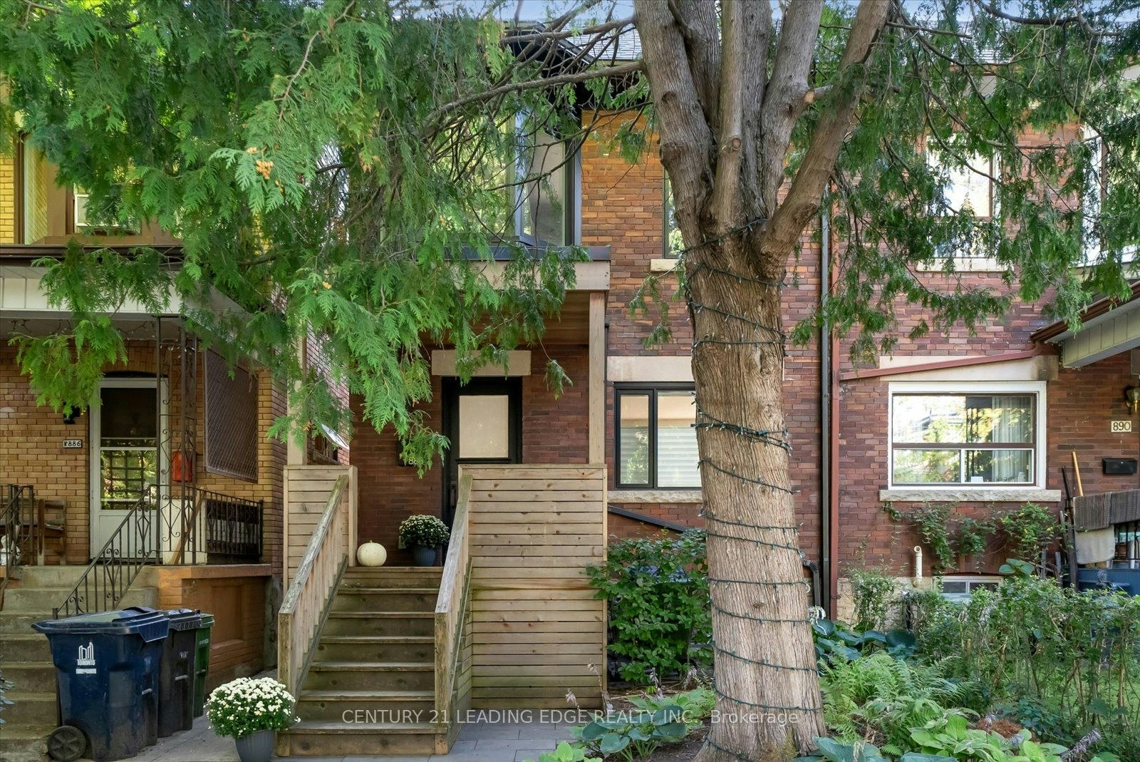 888 Manning Avenue, Toronto, ON, M6G 2X4 - 2