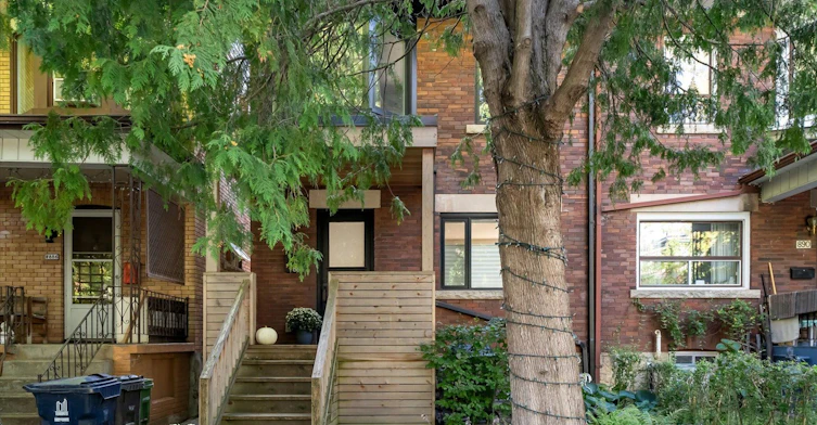888 Manning Avenue, Toronto, ON, M6G 2X4 - 2