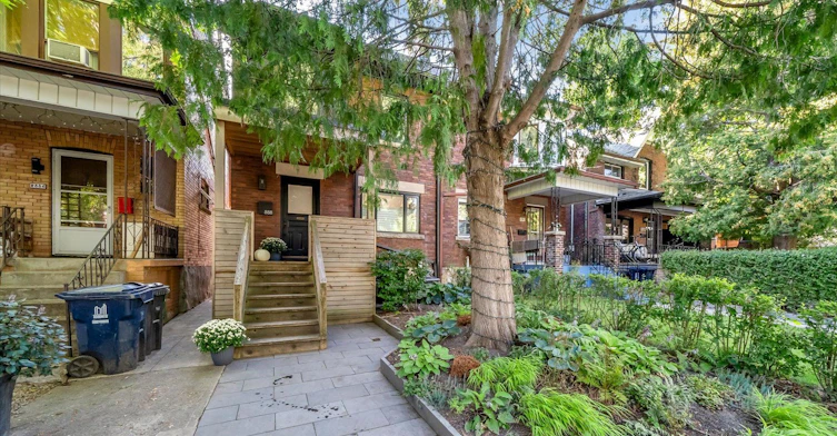 888 Manning Avenue, Toronto, ON, M6G 2X4 - 4