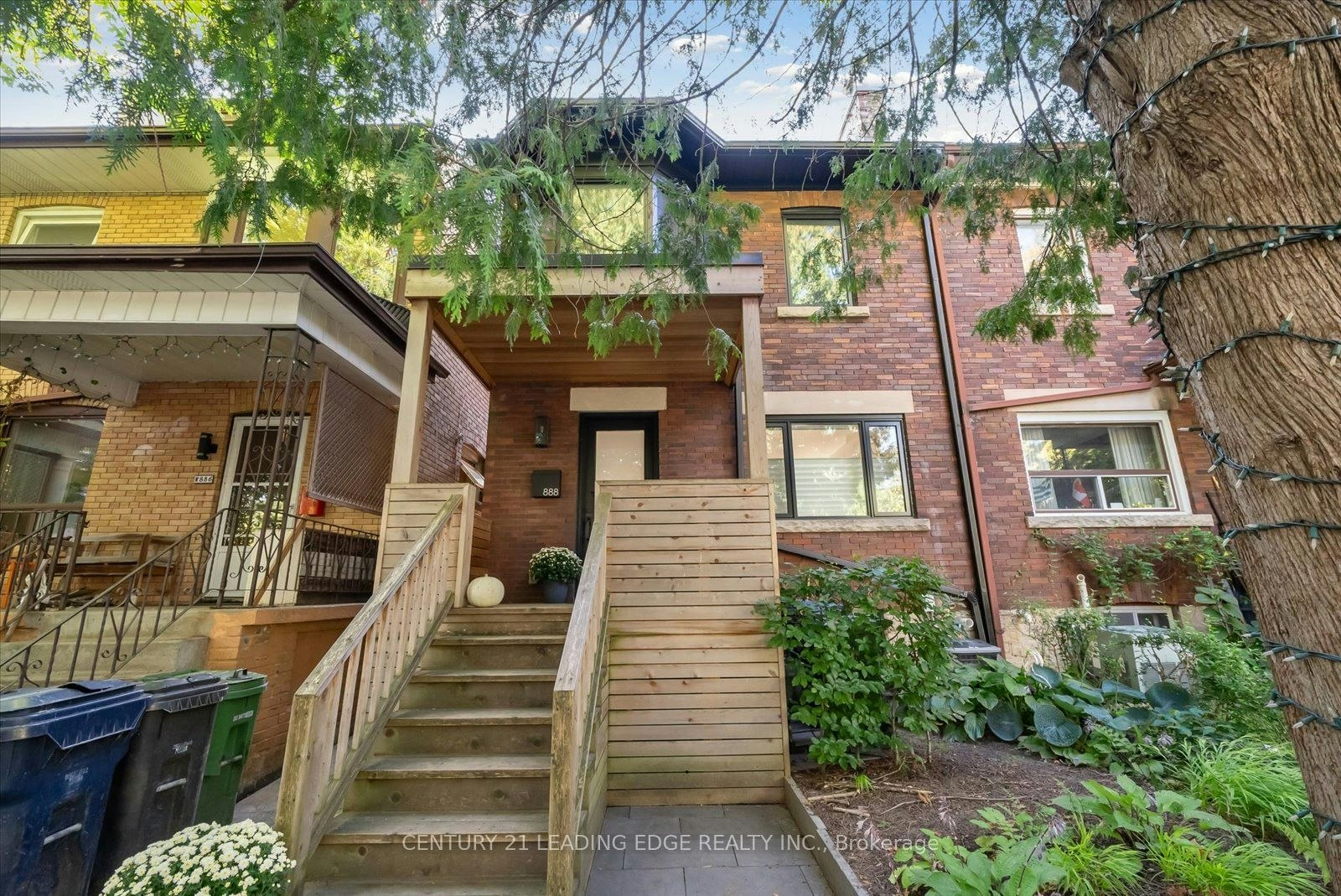 888 Manning Avenue, Toronto, ON, M6G 2X4 - 5
