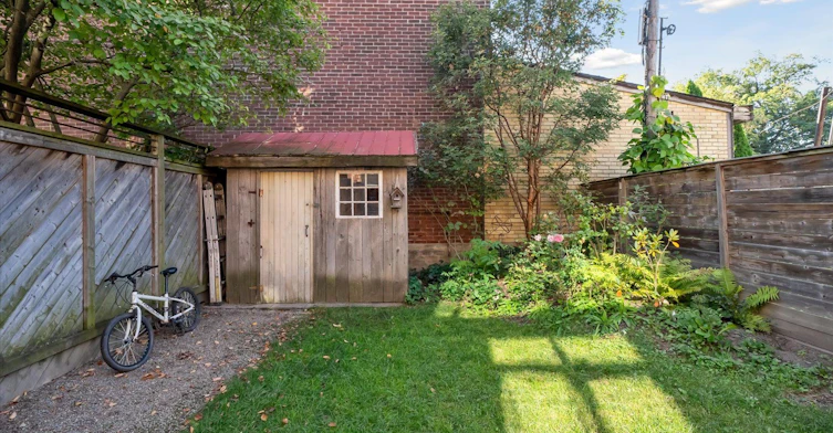 888 Manning Avenue, Toronto, ON, M6G 2X4 - 37