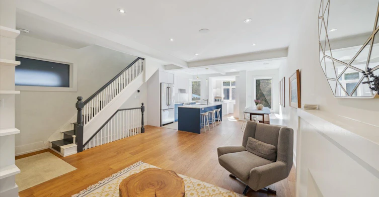 888 Manning Avenue, Toronto, ON, M6G 2X4 - 12
