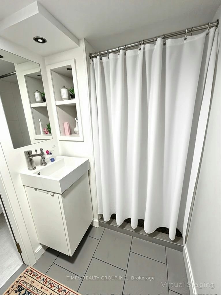 Lower-24 Coolmine Road, Toronto, ON, M6J 3E9 - 4