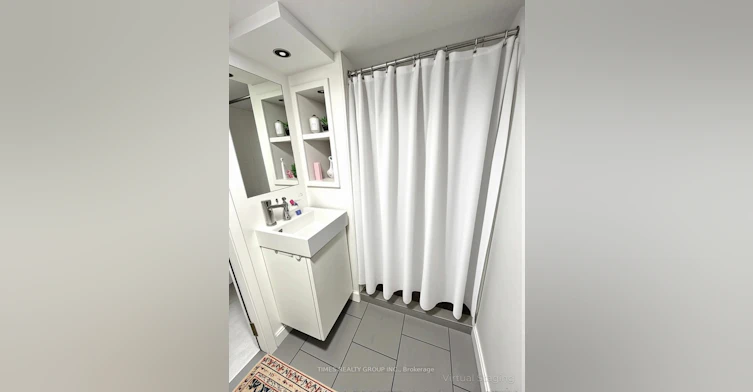 Lower-24 Coolmine Road, Toronto, ON, M6J 3E9 - 4