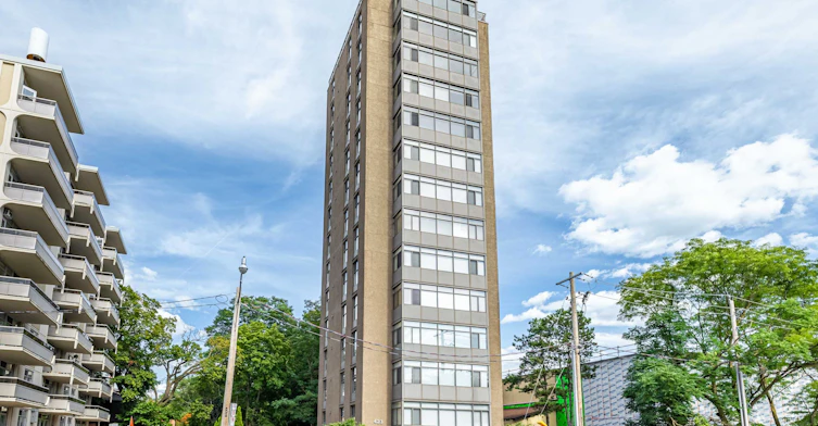 13-423 Avenue Road, Toronto, ON, M4V 2H7